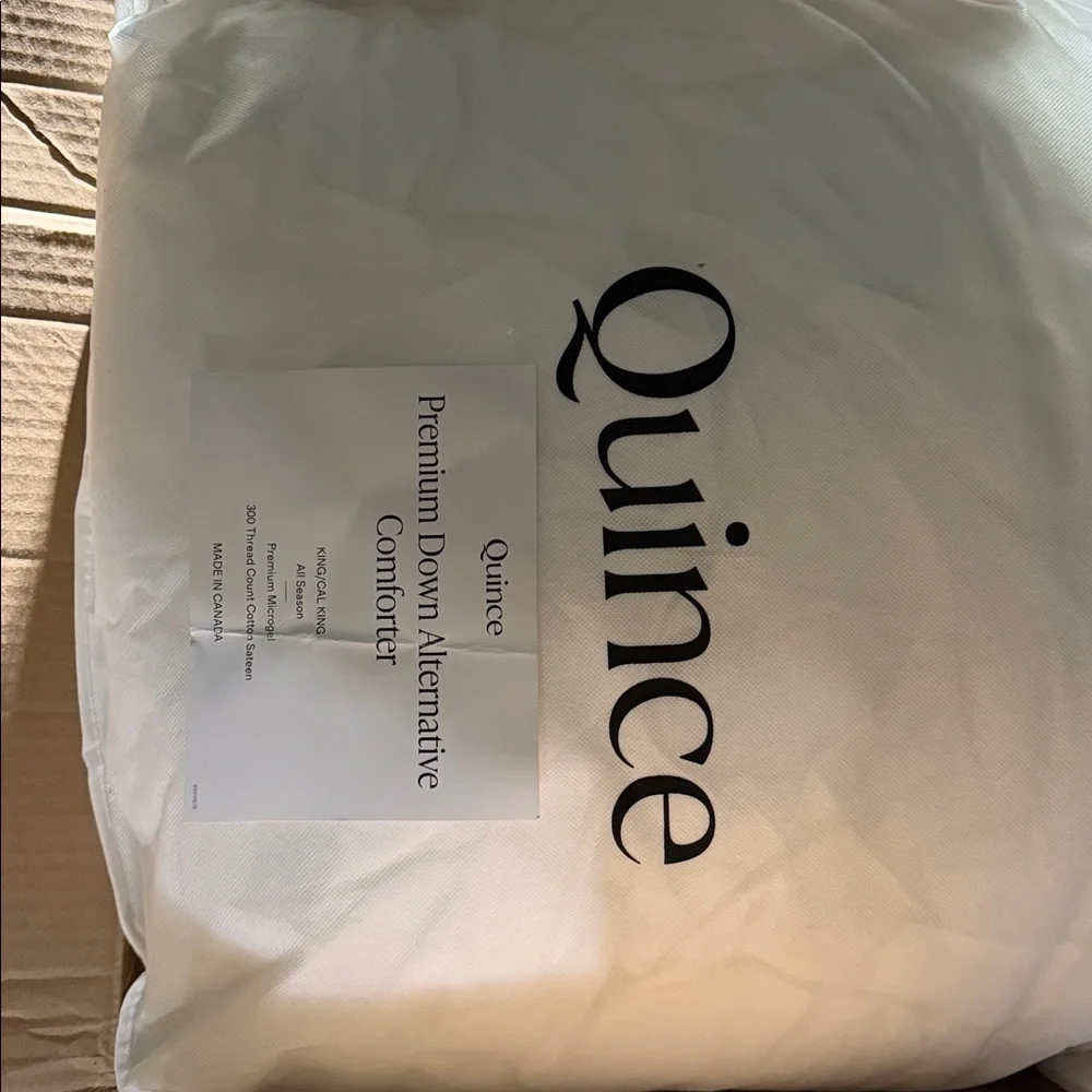 QUINCE All season Premium Down Alternative Down Comforter KING/CAL KING